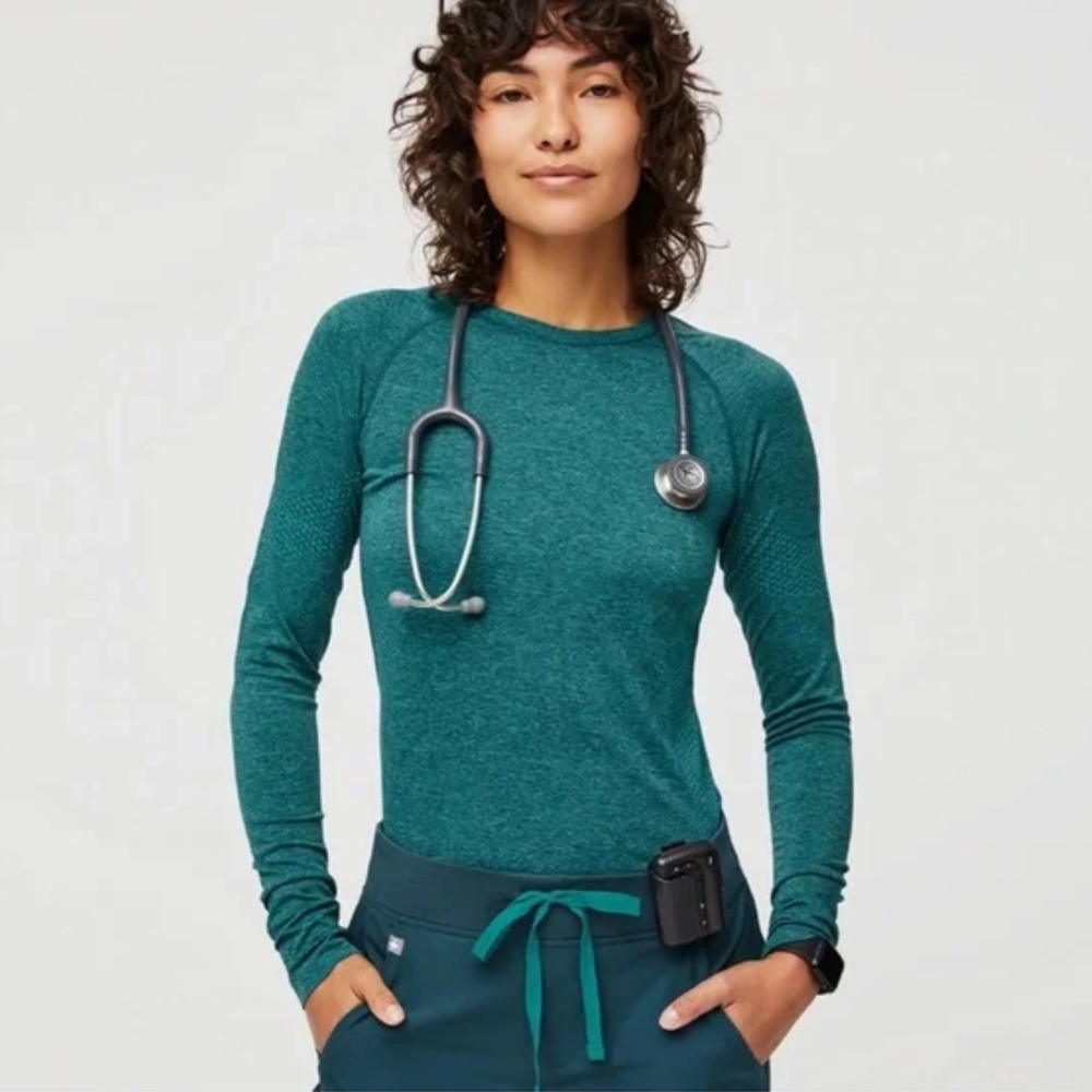 FIGS Salta Performance Underscrub Top Size Medium